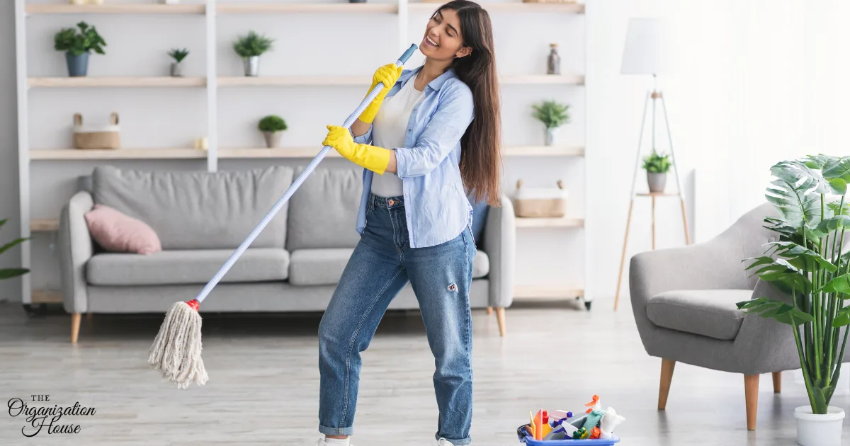 How to Mop (Tips for Mopping the Floor) 